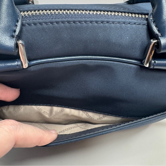 NWT- MICHAEL KORS Elliot Utility Camera Messenger Shoulder Crossbody - Picture 16 of 16